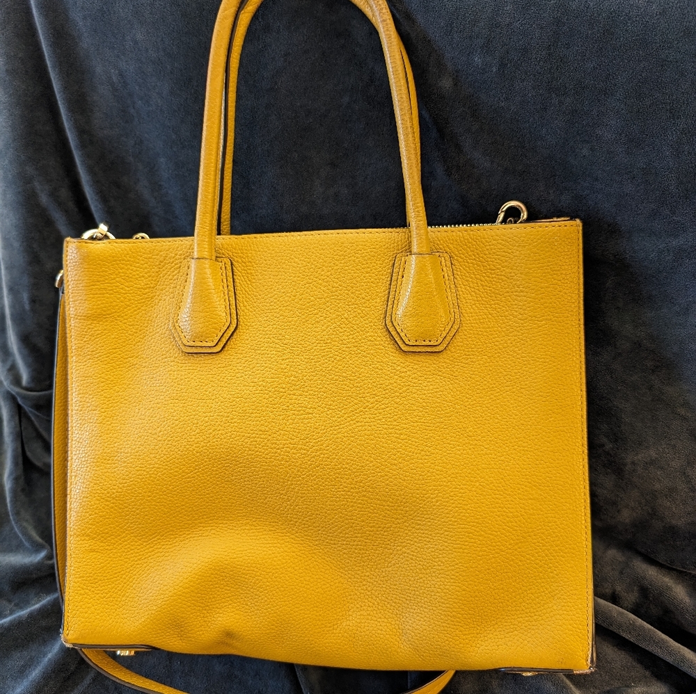 Micheal Kors Mercer yellow/ Gold purse - Picture 2 of 11